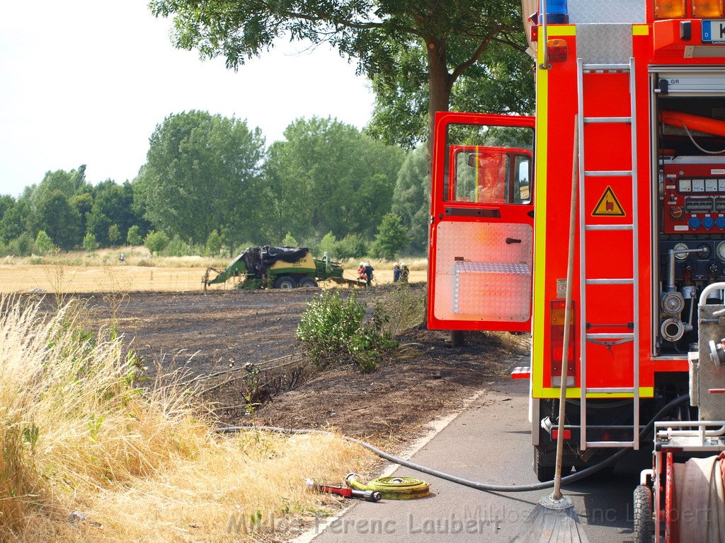 Bodenfeuer ausgeloest durch Strohballenpresse Koeln Holweide Colonia Allee P75.JPG